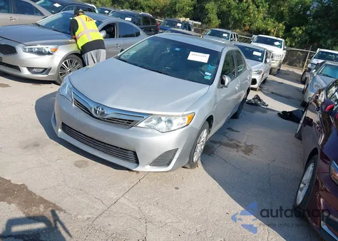 2012 Toyota Camry Le z USA, uszkodzony, nr VIN 4T4BF1FK4CR262270